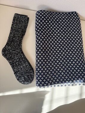 Women’s Marled Black & White Crew Socks - with reversible scarf